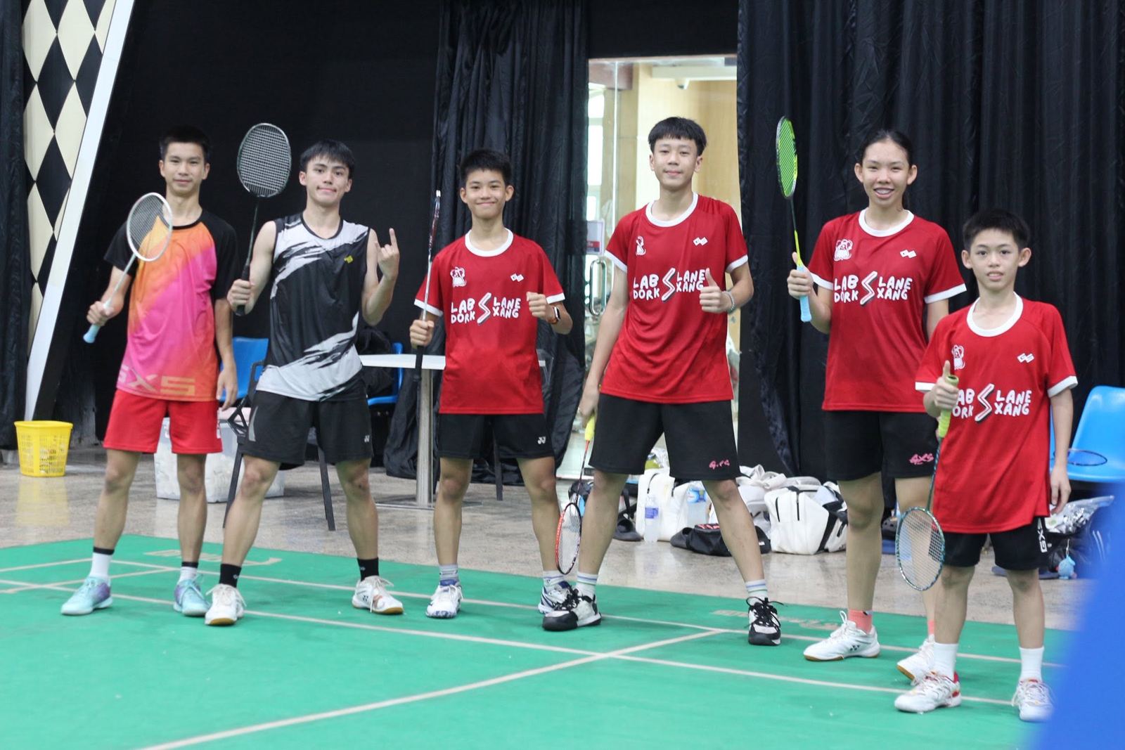 Labdork juniors with their rackets